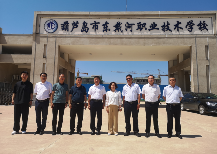 綏中縣人民政府常務(wù)副縣長(zhǎng)蒞臨我?？疾? class=
